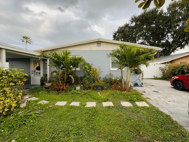 Photo - 2615 N Beaumont Ave House