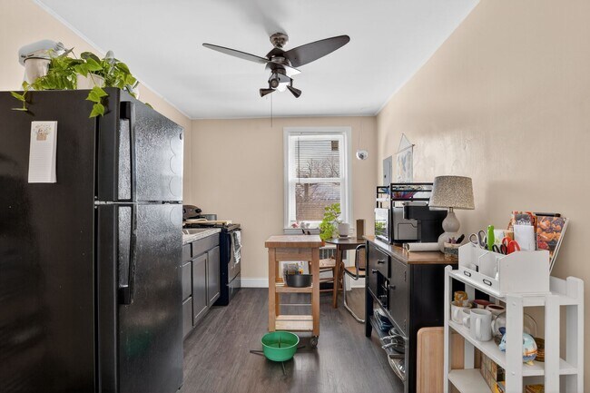 Foto del edificio - 6133 Parkway Dr