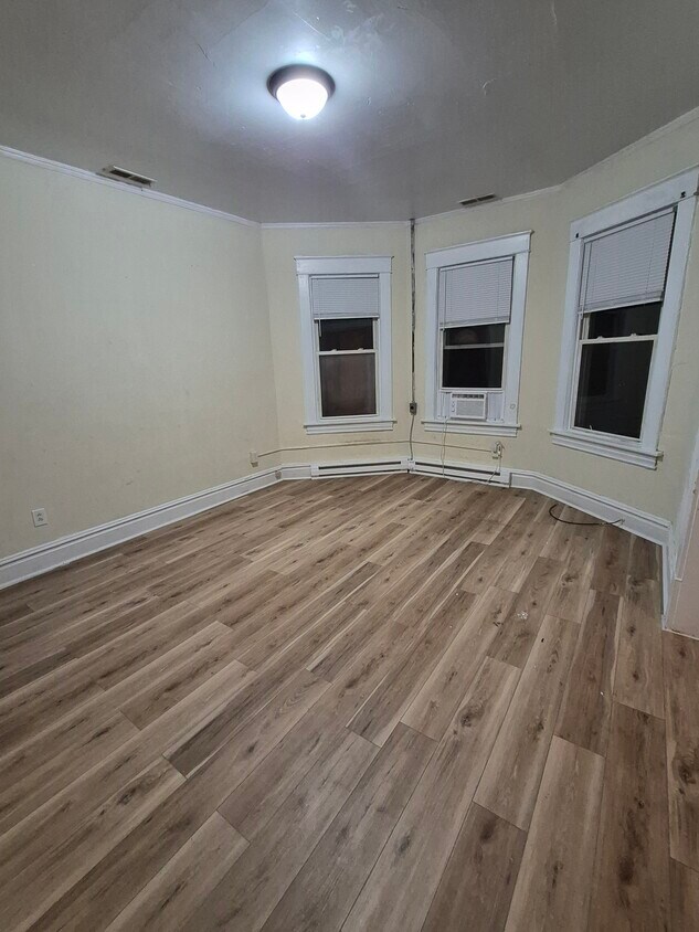 Primary Photo - 37 Eighth St NW