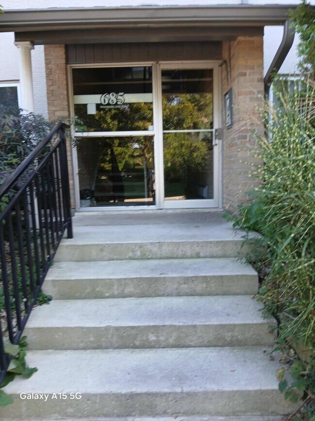 Entrée principale - 685 Wonderland Rd S