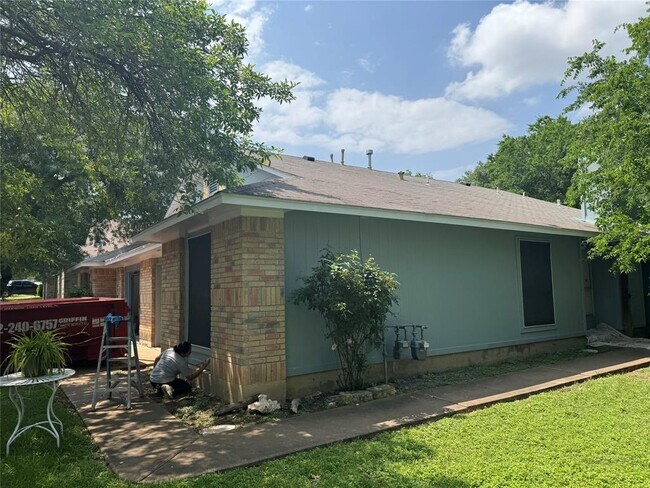 Building Photo - 2108 Redwing Way