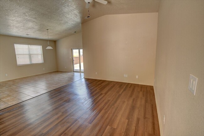 Foto del edificio - 1820 Camino Rustica SW