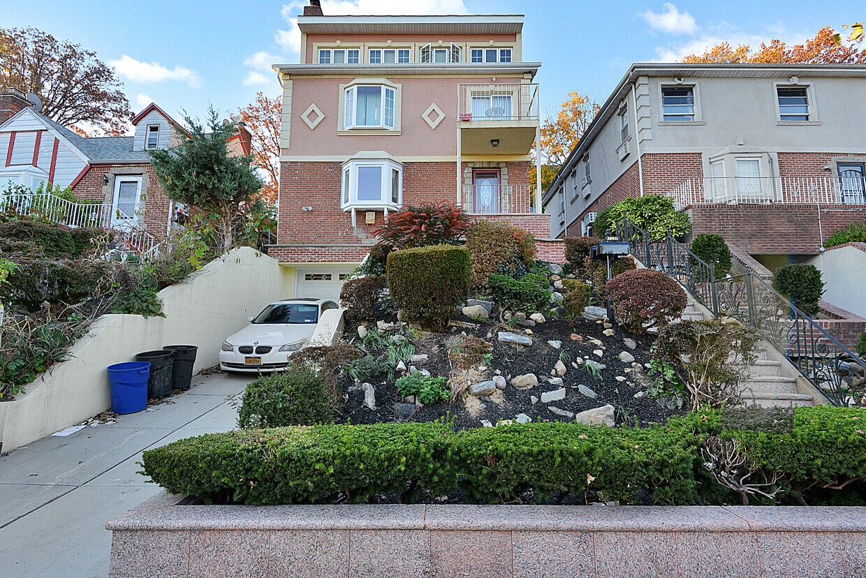 Primary Photo - 209-31 Whitehall Terrace