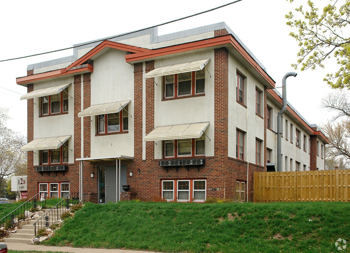 Primary Photo - Laurel Flats