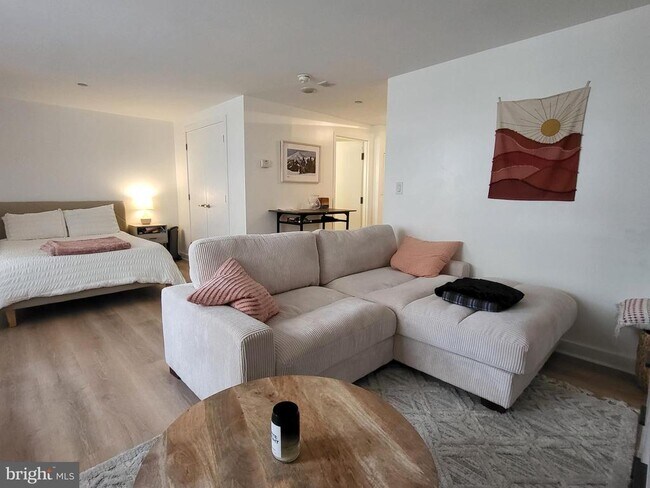 Foto del edificio - 219 S 18th St