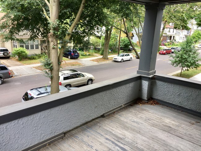 Porche cubierto - 1140 Jenifer St