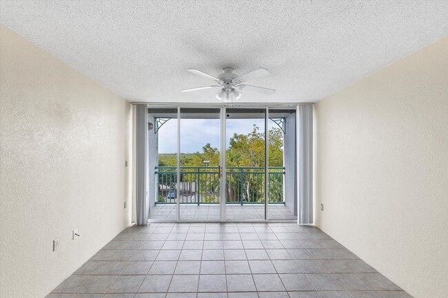 Foto del edificio - 2 Bedroom 2 Bathroom in the Salt Ponds Con...