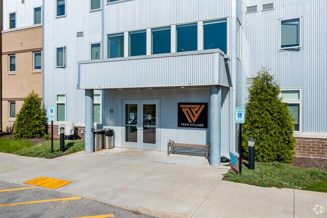Fox Valley Technical College Clasifica en n.º 3 en el Country para Community College - Tech Village