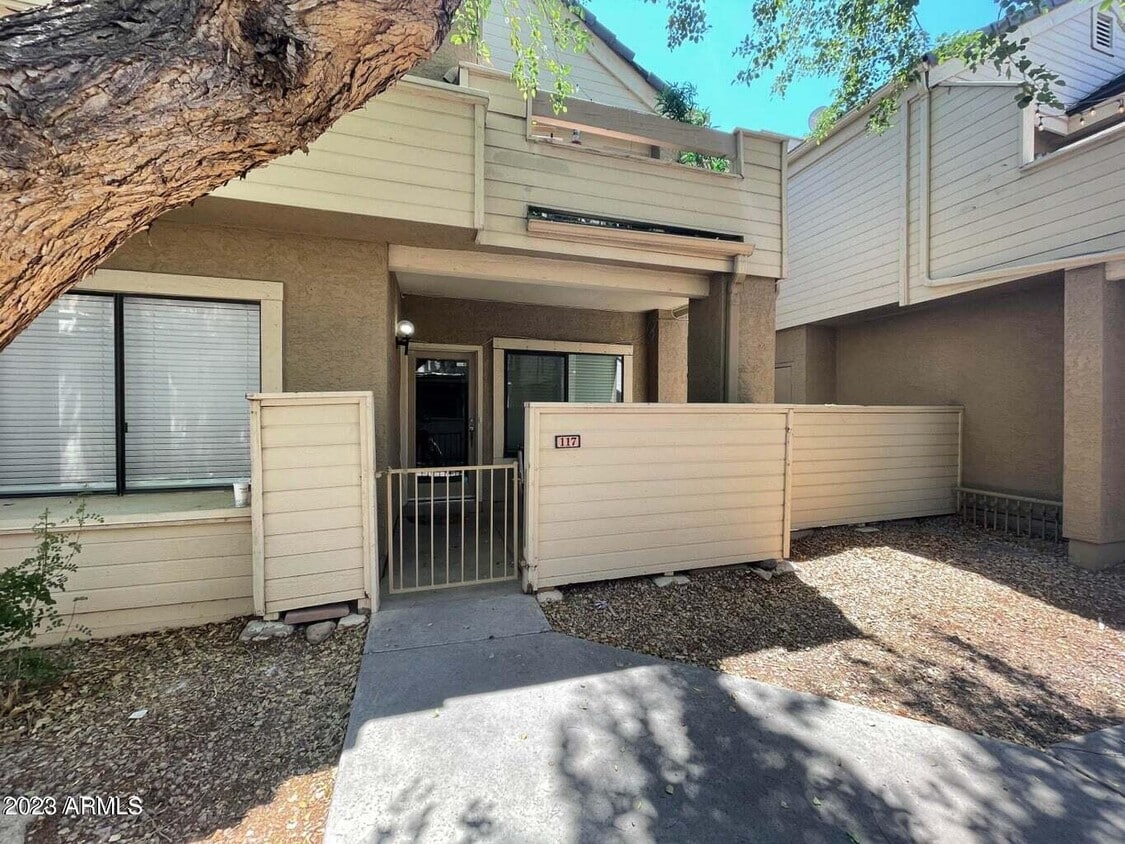 Foto principal - 2035 S Elm St