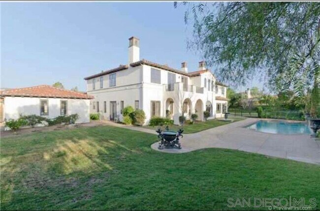 Foto del edificio - 17854 Camino De La Mitra