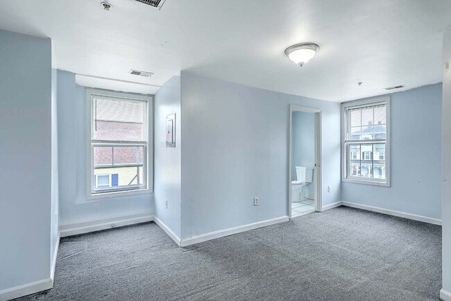Building Photo - 458 Weir St