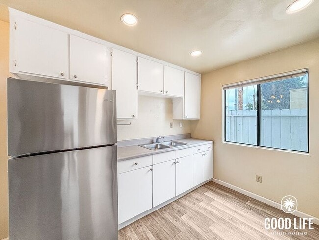 Building Photo - 4379 McClintock St