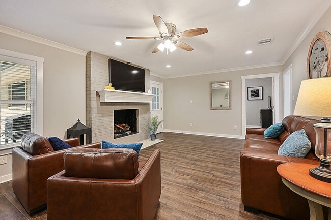 Foto del edificio - 1802 Carter Creek Pkwy