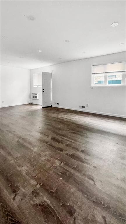 Building Photo - 2218 E 60th Pl