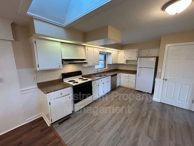 Foto del edificio - 7541 Mintwood Ave