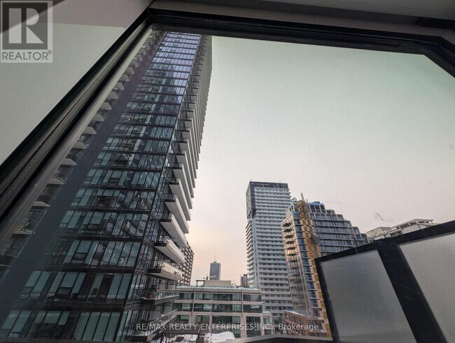 Photo du bâtiment - 120 Broadway Ave