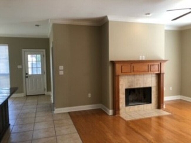 Building Photo - 757 Summer Breeze Dr