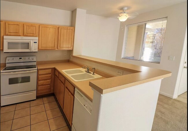 Building Photo - 2426 Parkfront Dr