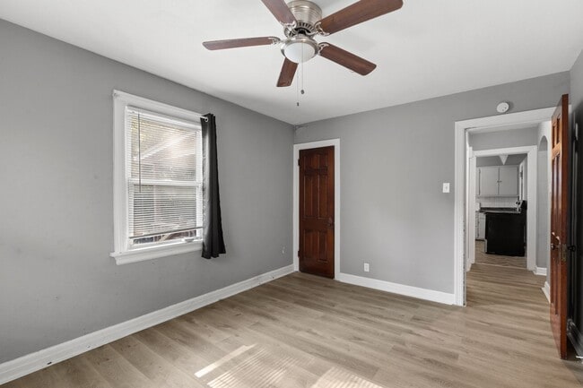 Foto del edificio - 10050 Diamond Dr