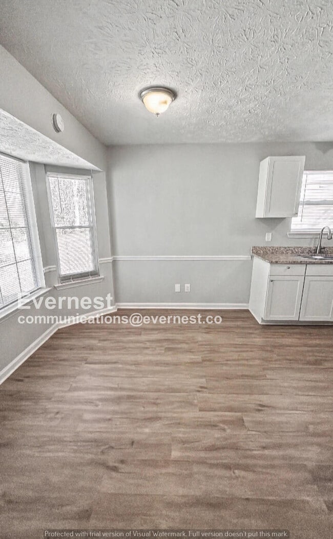 Building Photo - 3 Bed/2 Bath Home with Attached Garage / Pet-Friendly / Available Now!