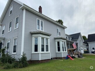 Building Photo - 35 Oak St