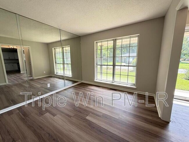 Building Photo - 33 Single Oaks Dr