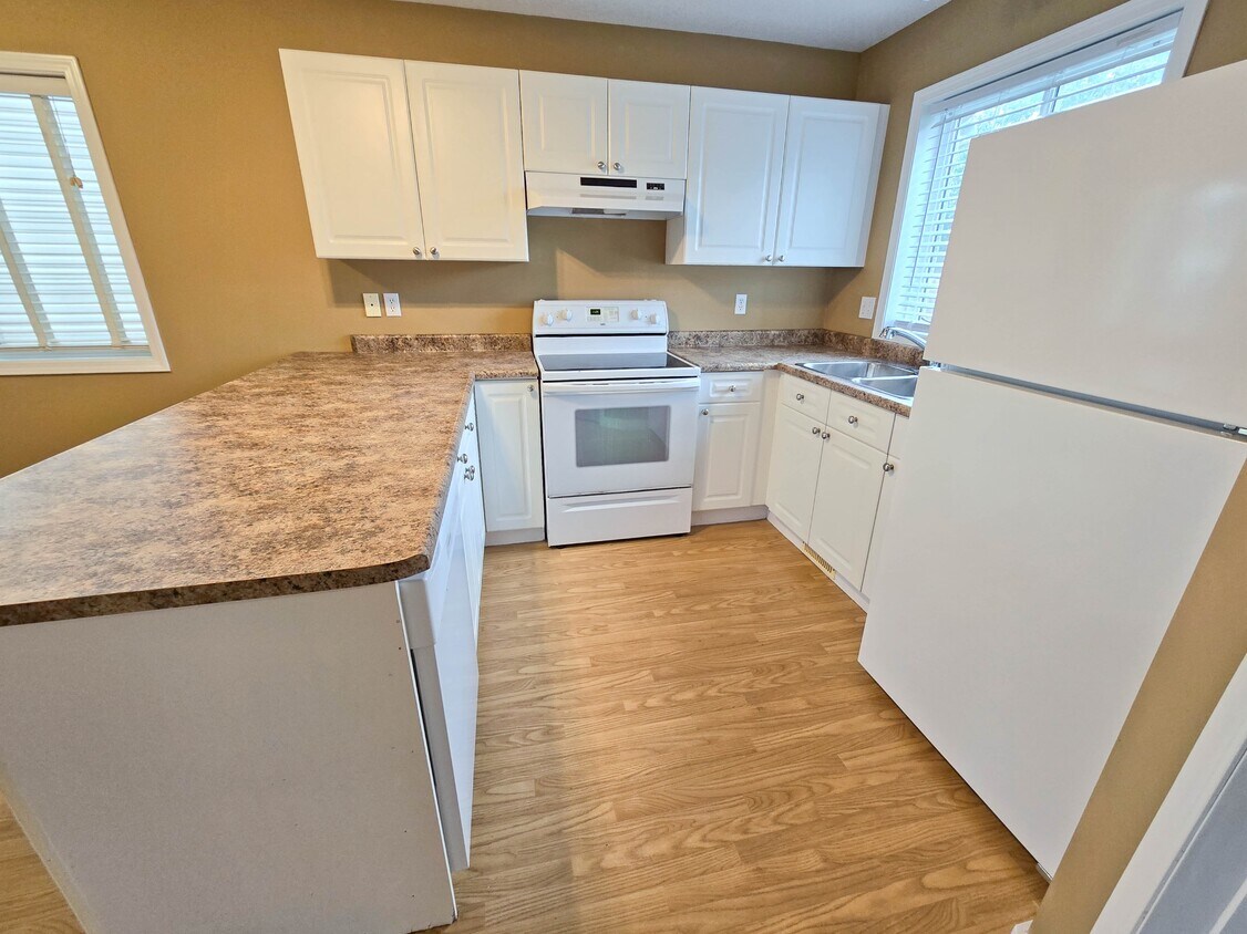 Primary Photo - 8019-8088 88 Ave