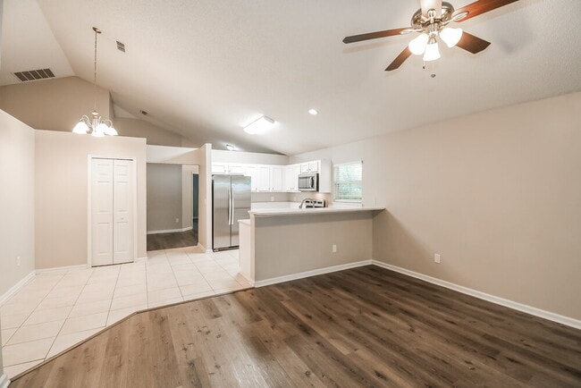 Building Photo - 2765 Acorn Park Dr N