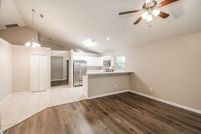 Foto del edificio - 2765 Acorn Park Dr N
