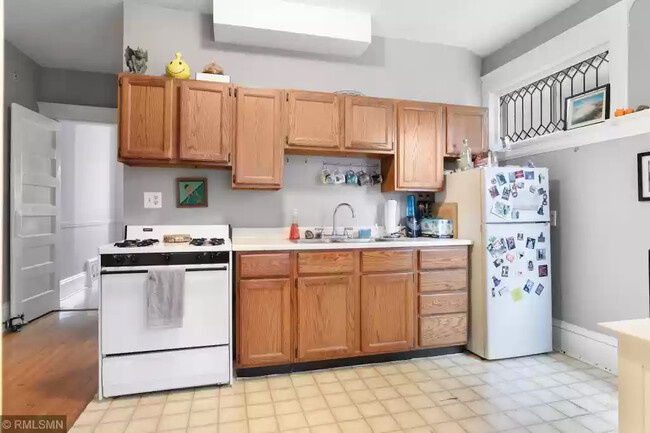 Kitchen - 2623 Colfax Ave S