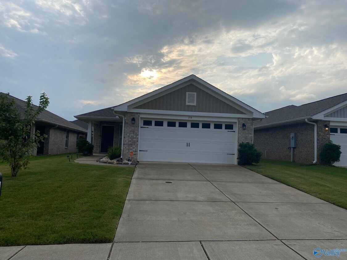 Primary Photo - 154 BrookLawn Dr