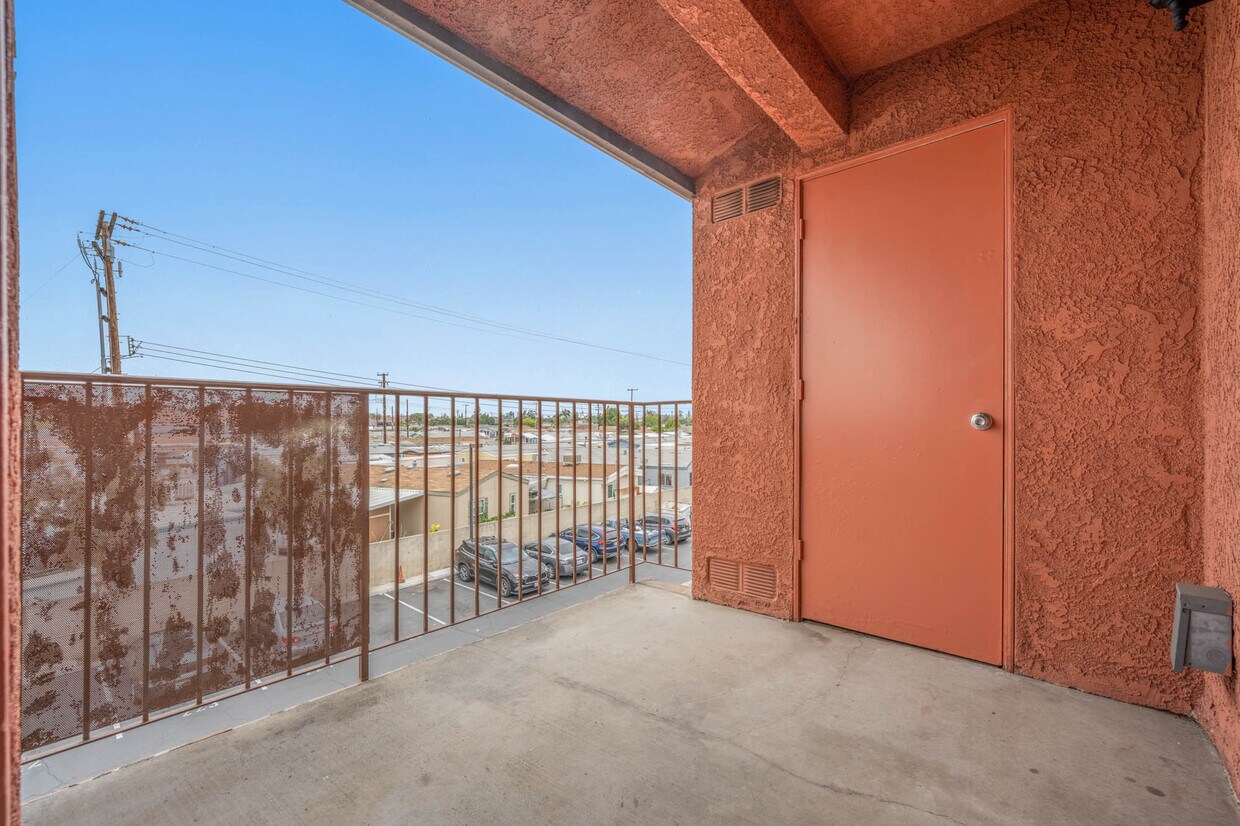 Primary Photo - 12737 Rosecrans Ave