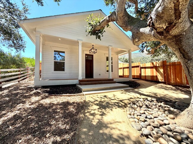 Foto del edificio - New Modern Farmhouse Cottage Coming Soon!