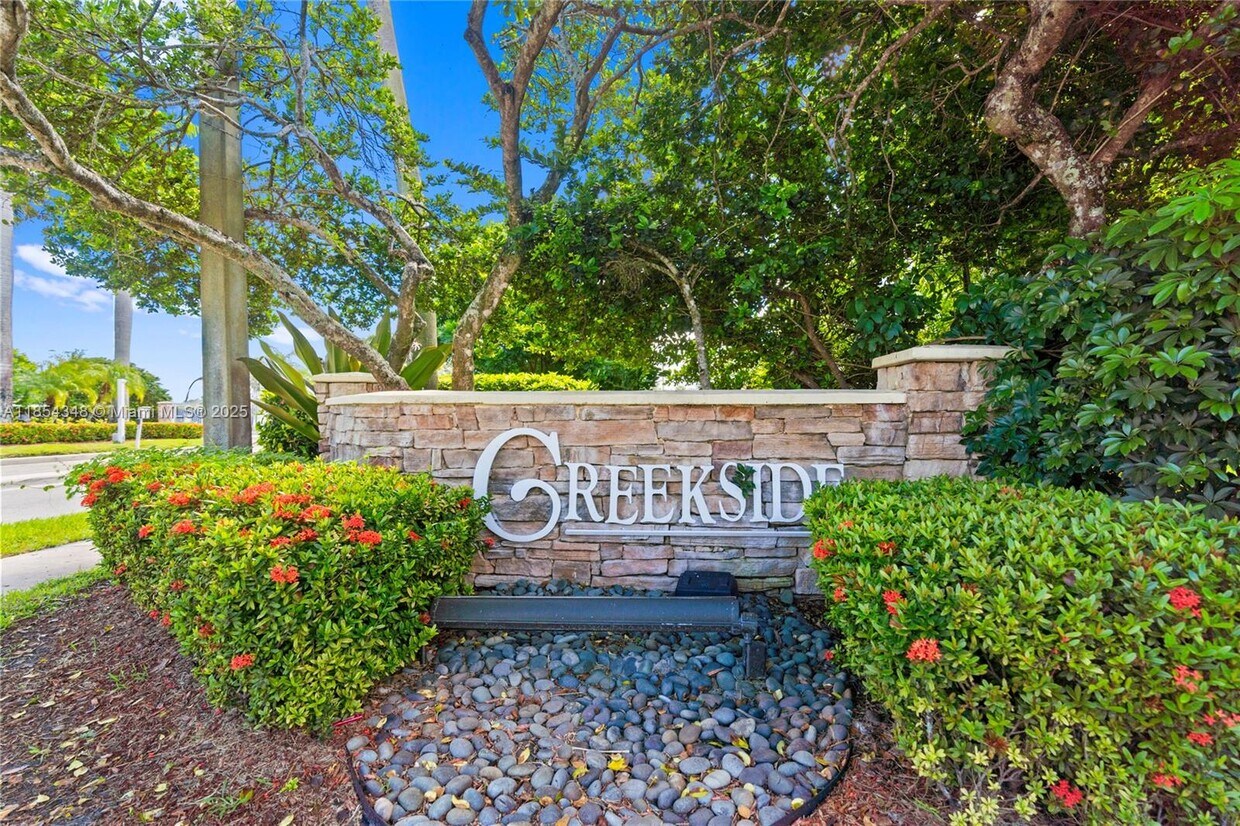 Foto principal - 670 NW 154th Ave