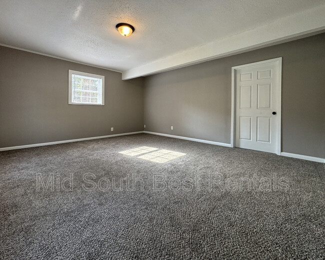 Building Photo - 6601 Fairfield Dr