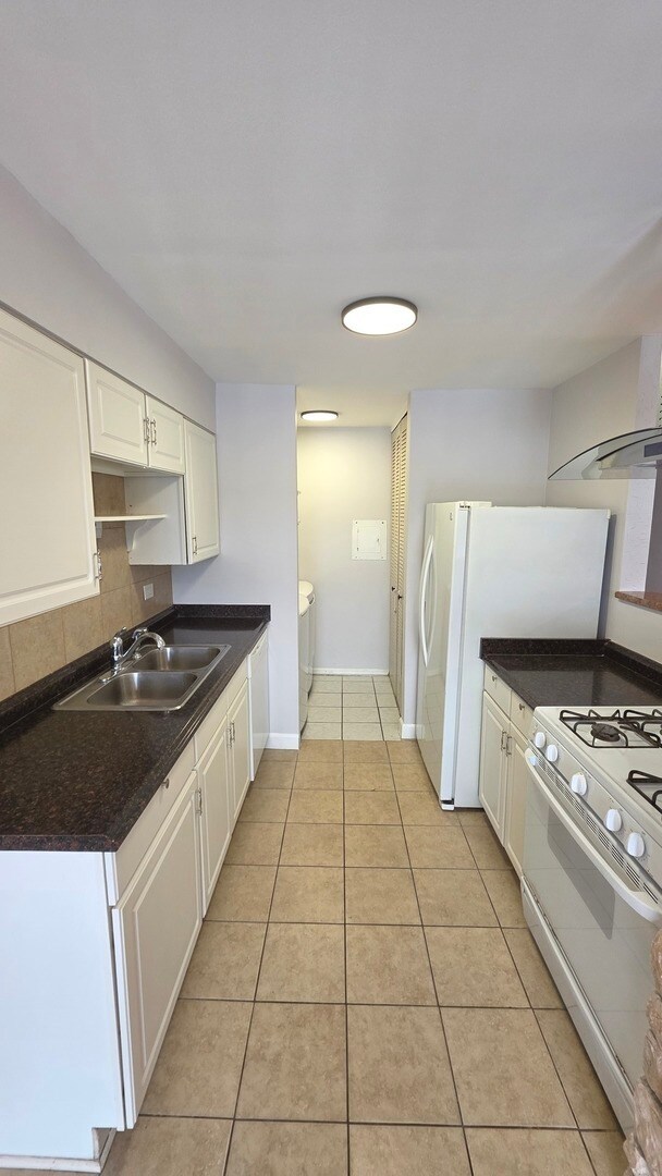 Foto del edificio - 1317 Kingsbury Dr