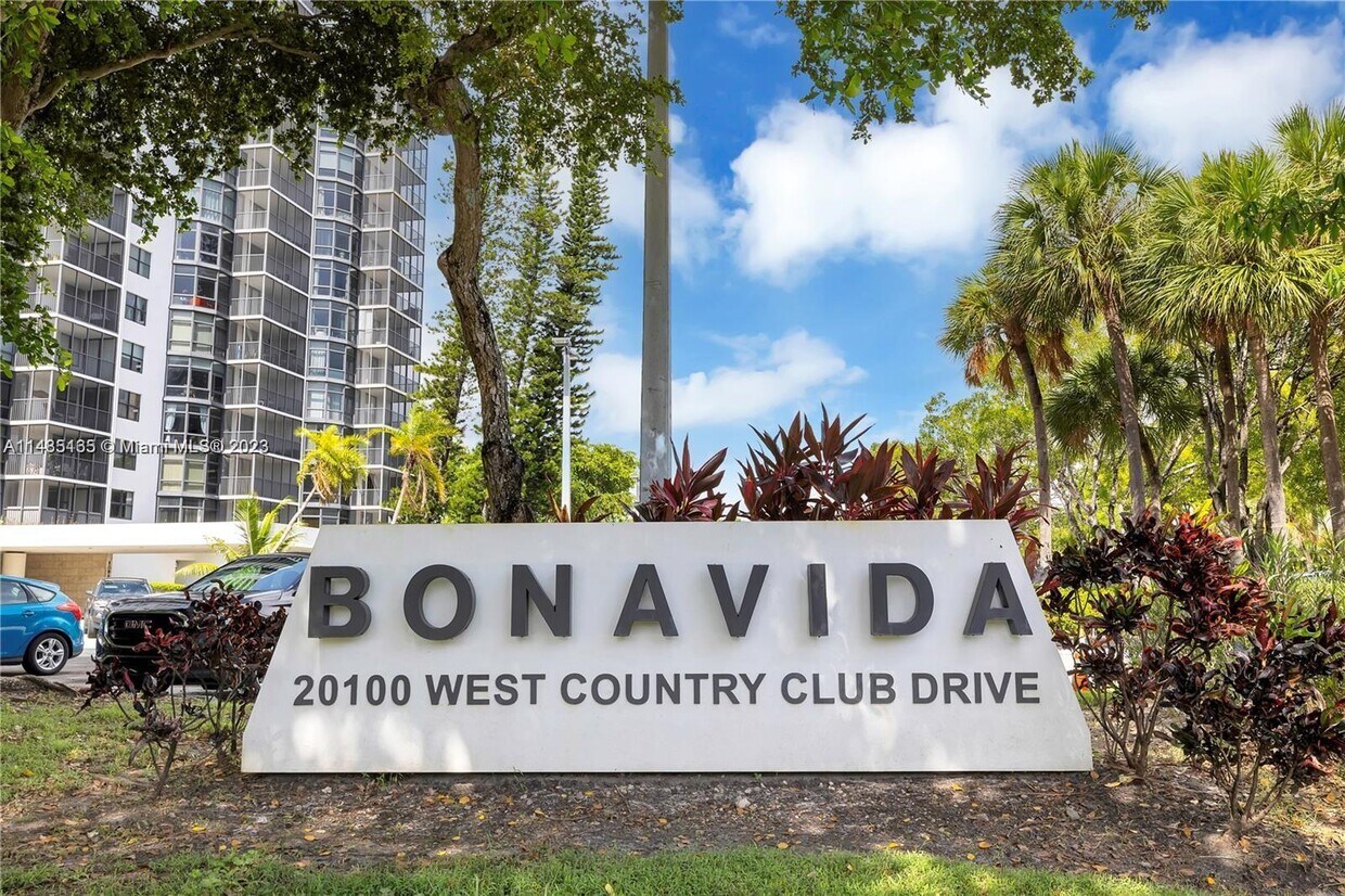 Primary Photo - 20100 W Country Club Dr