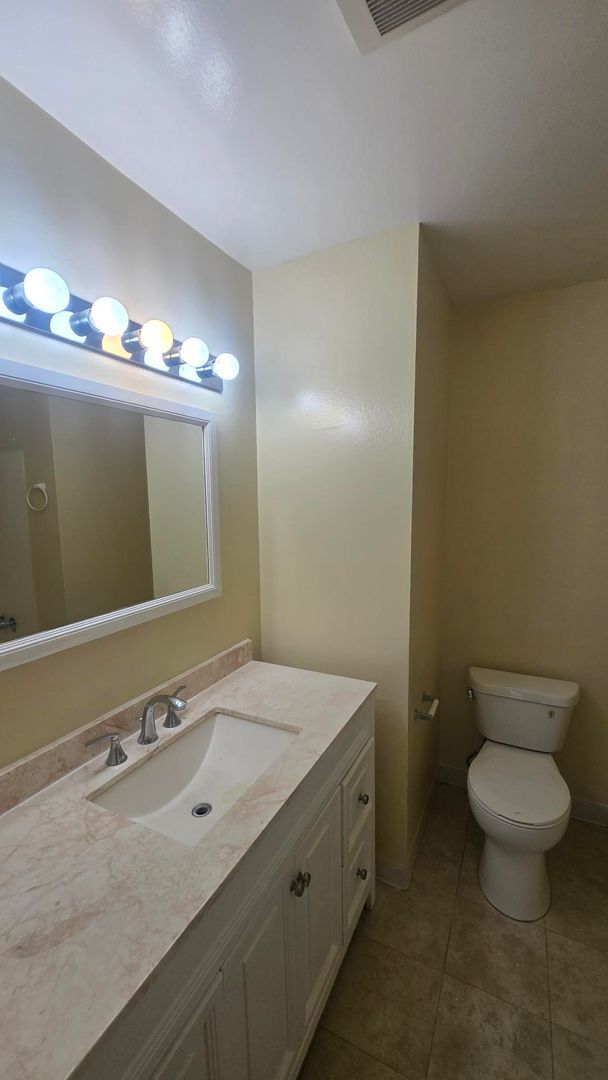 Building Photo - 3 Bedroom Apartment near to LMU, minutes t...