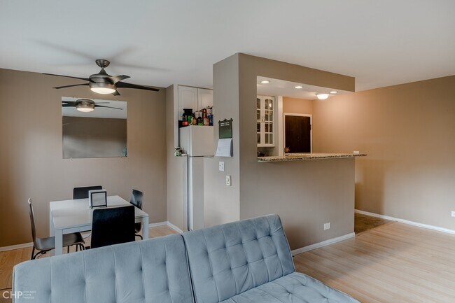 Foto del edificio - 3825 N Pine Grove Ave