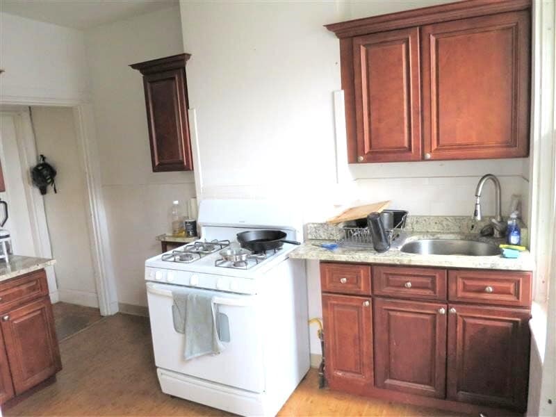Primary Photo - 17 Putnam Ave