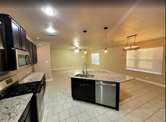 Building Photo - 8745 Ironwood Hill