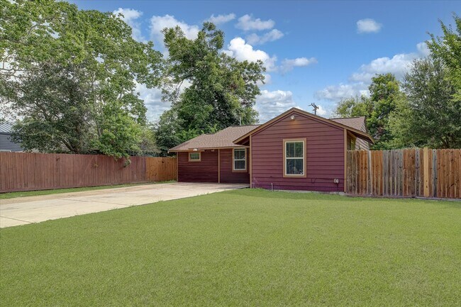 Foto del edificio - 8159 Glenhollow Dr
