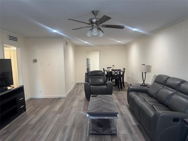 Foto del edificio - 7832 Royal Ln