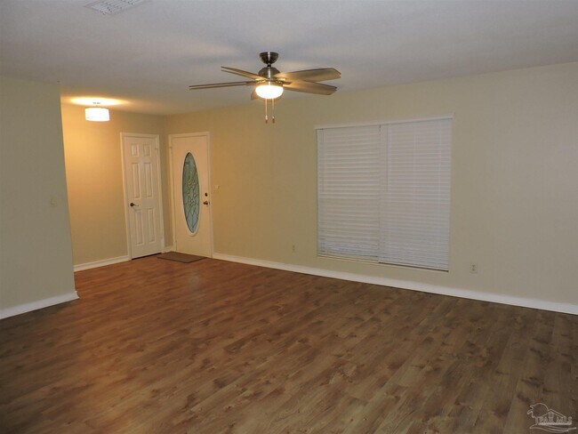 Foto del edificio - 5485 Willard Norris Rd