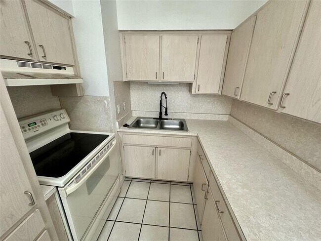 Foto del edificio - 525 Clearfield Rd