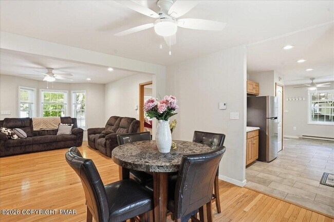 Foto del edificio - 12 Rockway Ct