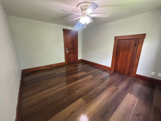 Foto del edificio - 1376 W Main St