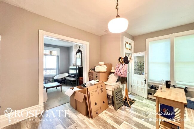 Building Photo - Charming 1-Bedroom Apartment in the Heart ...