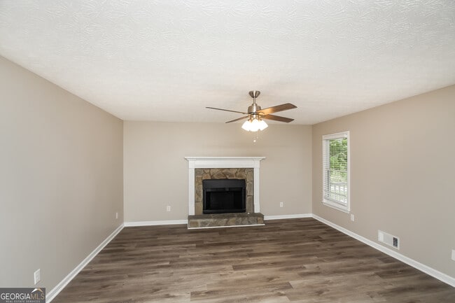 Building Photo - 133 Oak Landing Cir