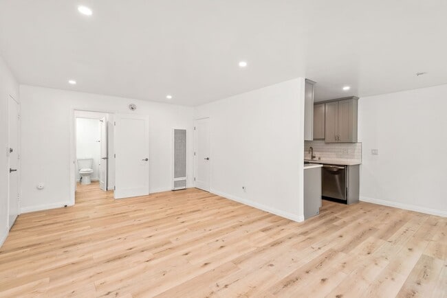 Interior Photo - 1546 S. Wilton Pl